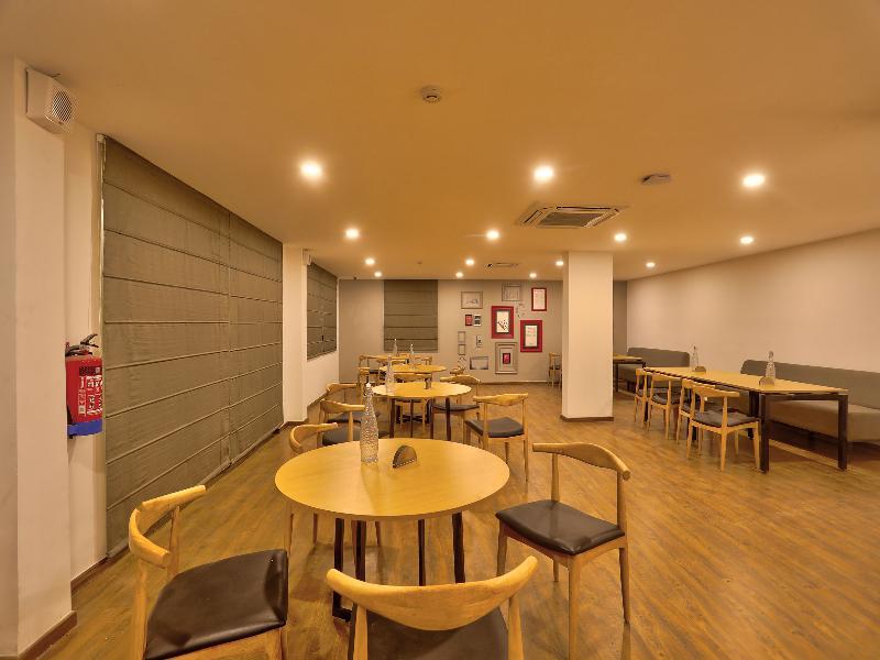 Oyo Townhouse 87 Spartan Nagar Ченай Екстериор снимка